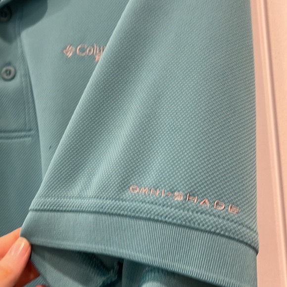 Columbia short sleeve collared shirt. Blue size large - Picture 2 of 5